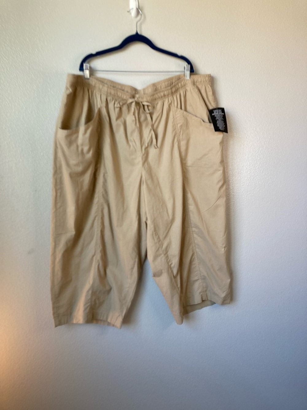 NWT Woman Within Lightweight Everyday Casual Crop Capri Pant Neutral sz 32W